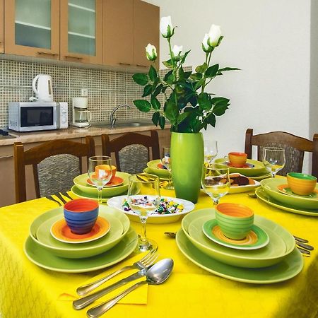 Three-Bedroom Apartment in Mali Rat Sumpetar Buitenkant foto