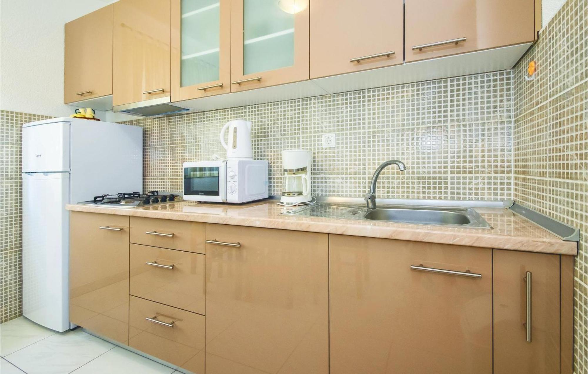 Three-Bedroom Apartment in Mali Rat Sumpetar Buitenkant foto