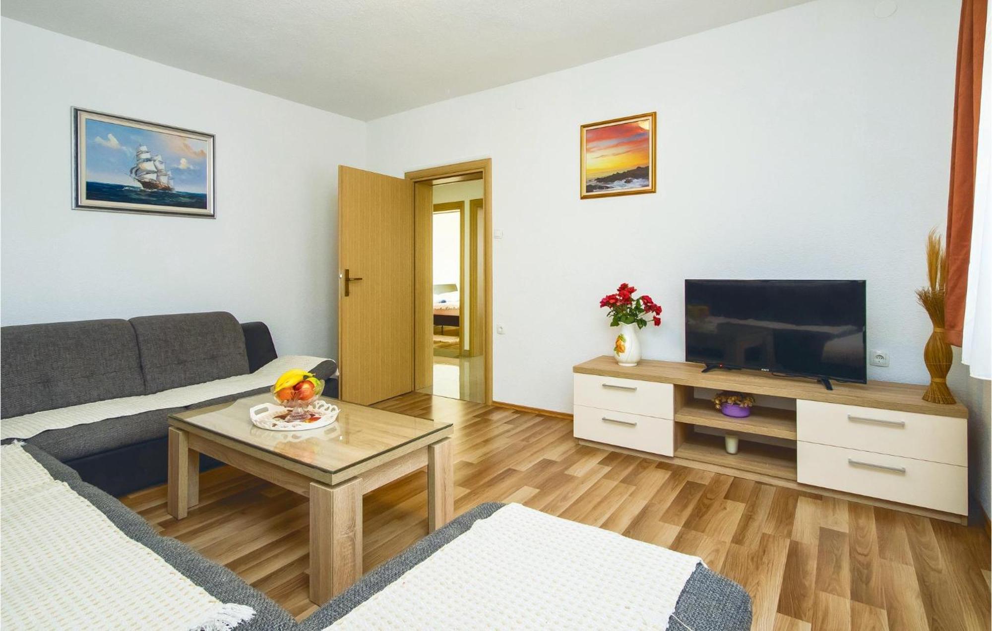 Three-Bedroom Apartment in Mali Rat Sumpetar Buitenkant foto