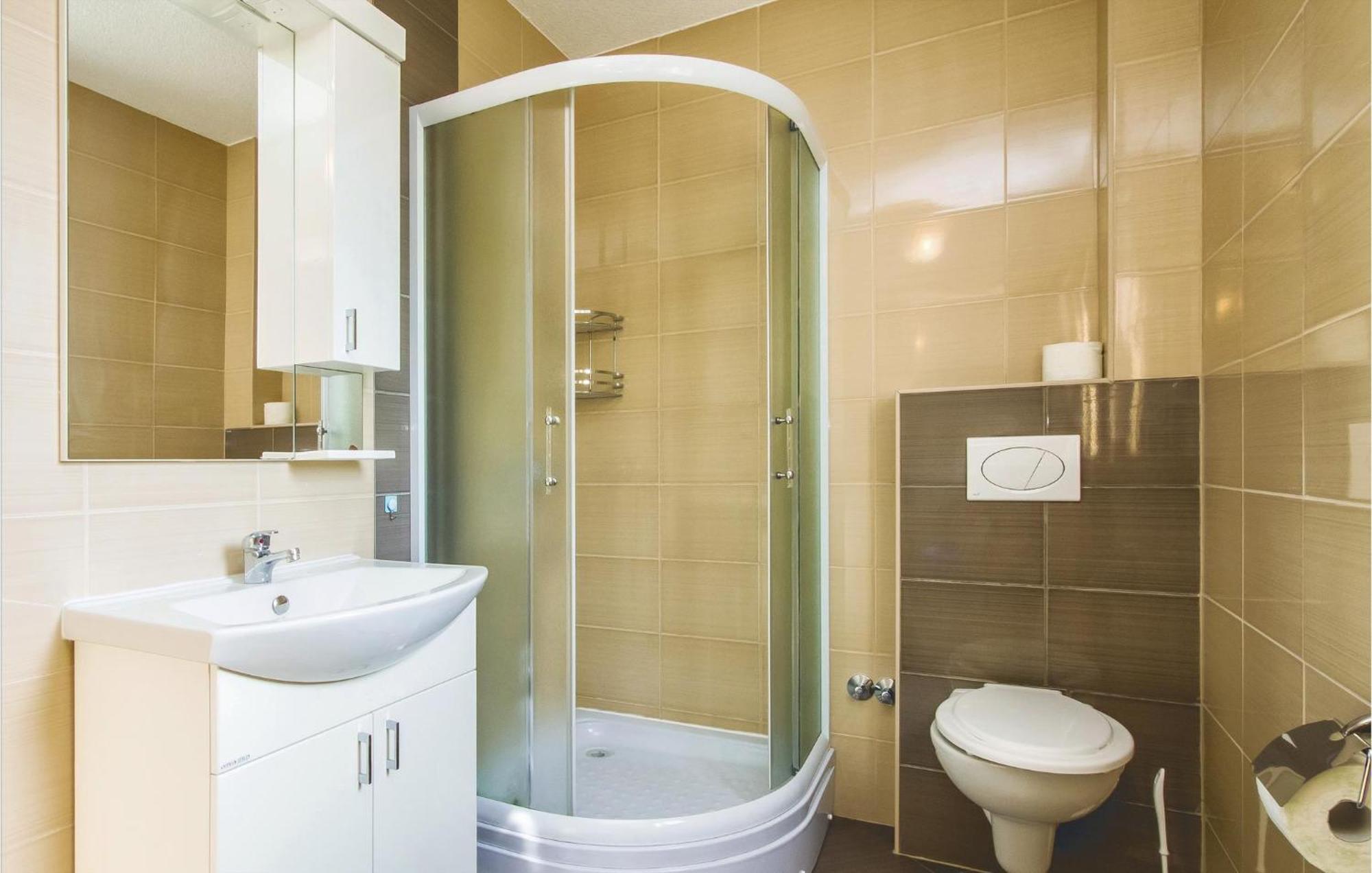 Three-Bedroom Apartment in Mali Rat Sumpetar Buitenkant foto