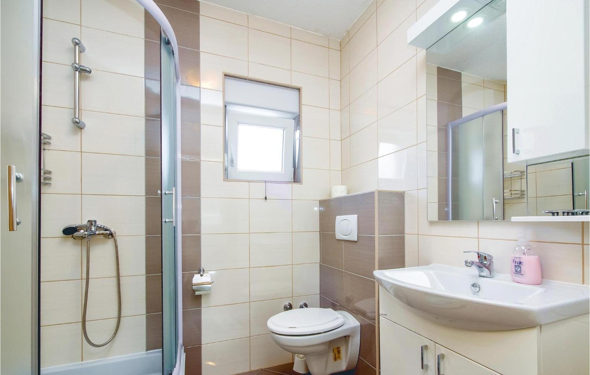 Three-Bedroom Apartment in Mali Rat Sumpetar Buitenkant foto