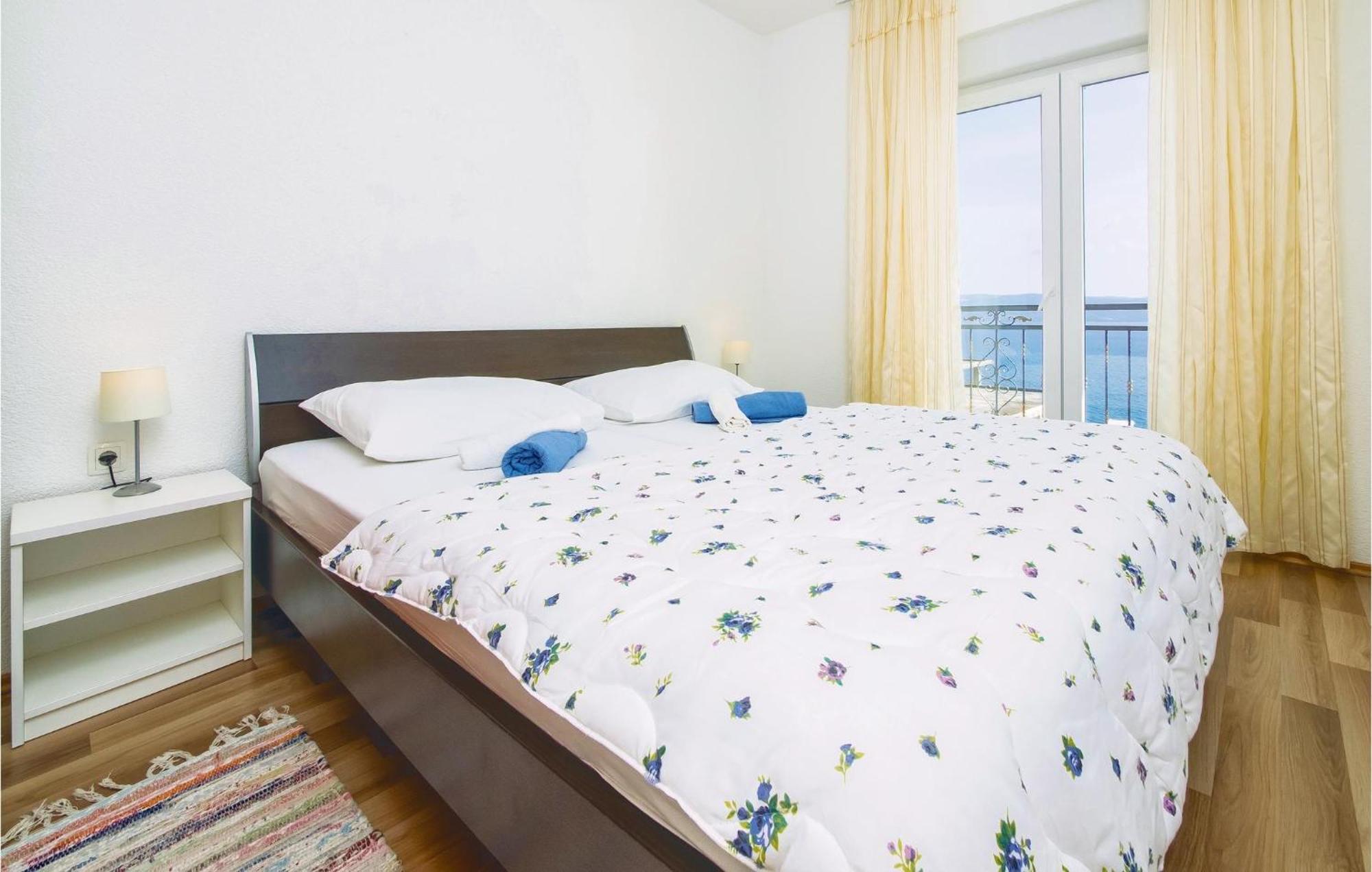 Three-Bedroom Apartment in Mali Rat Sumpetar Buitenkant foto